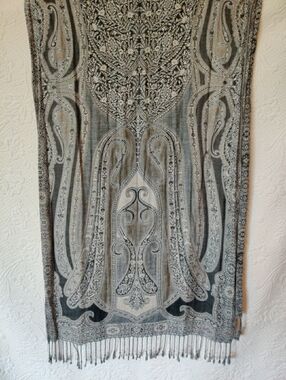 Boho Spiral Flower Hippie Era Designs In Black & Gray With Rope Fringe